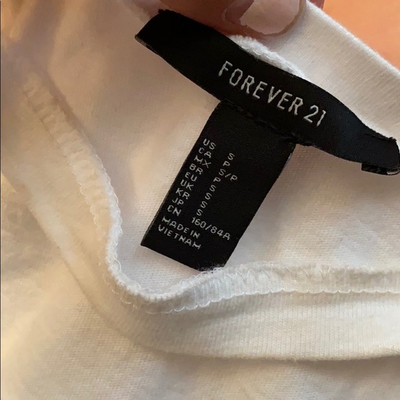 Forever 21 White crop top. Size small! - Picture 3 of 3